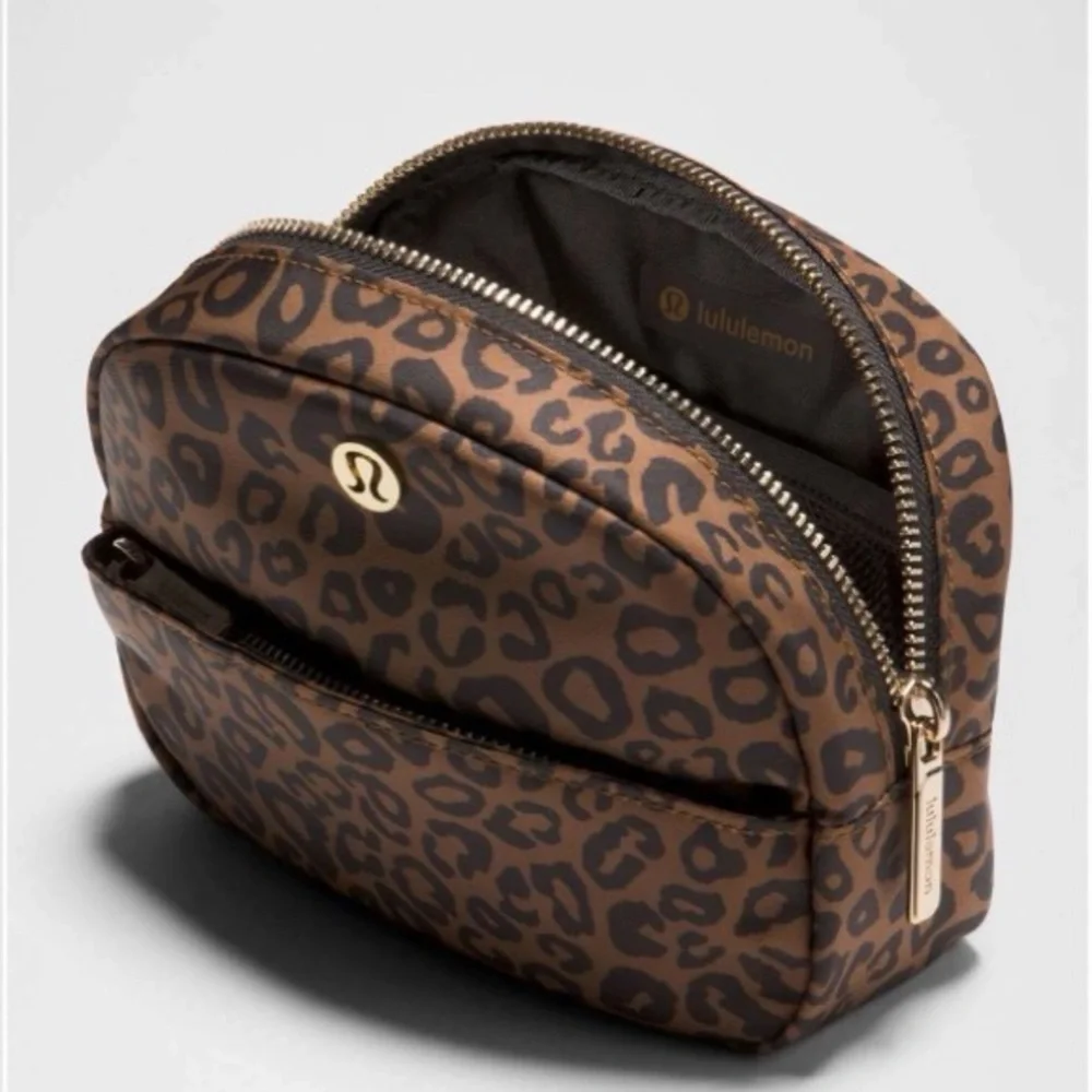 LULULEMON CITY ESSENTIALS POUCHES 2L & 4L - Picture 7 of 10